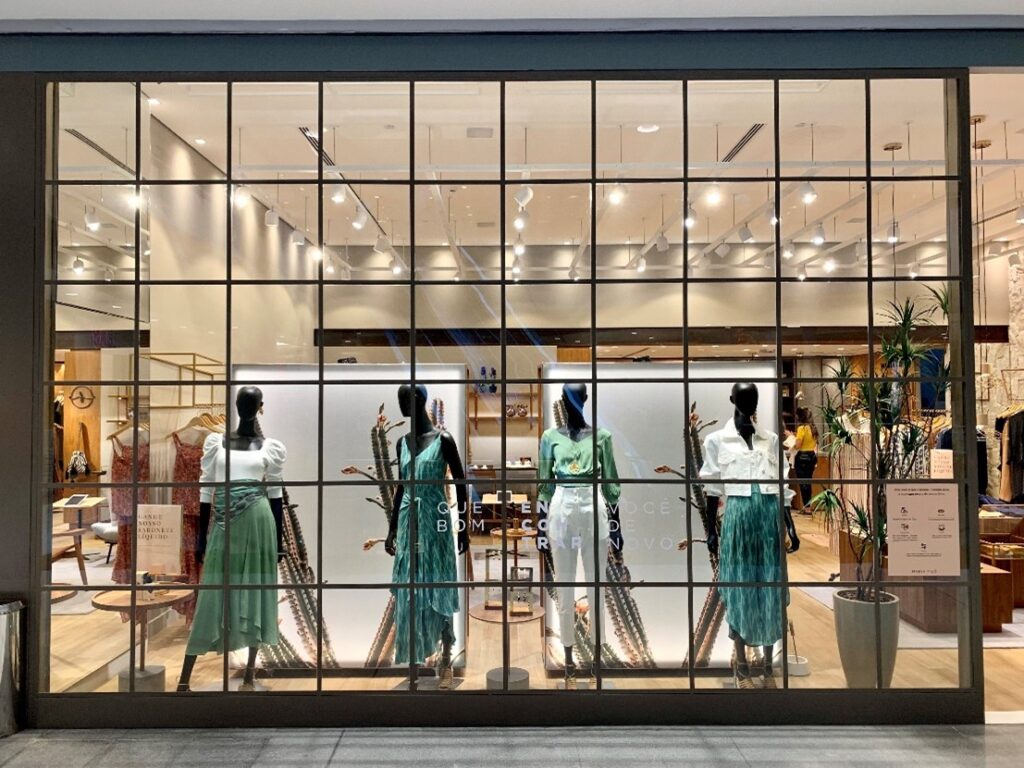 Bra Hang Rod at Victoria's Secret  Retail fixtures, Visual merchandising  displays, Shop interior